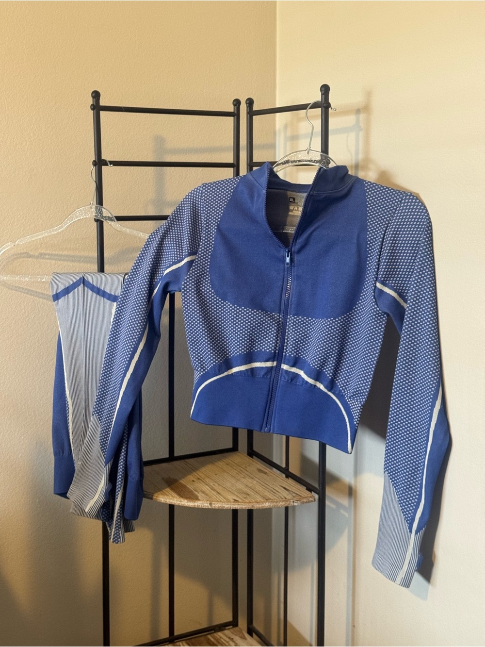 PrettyLittleThing Blue Patterned Active Jacket & Leggings Set
